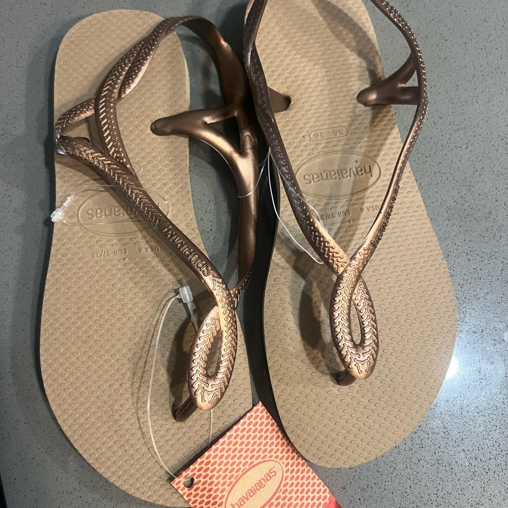 Havaianas Women's Sandals in Tan and Bronze